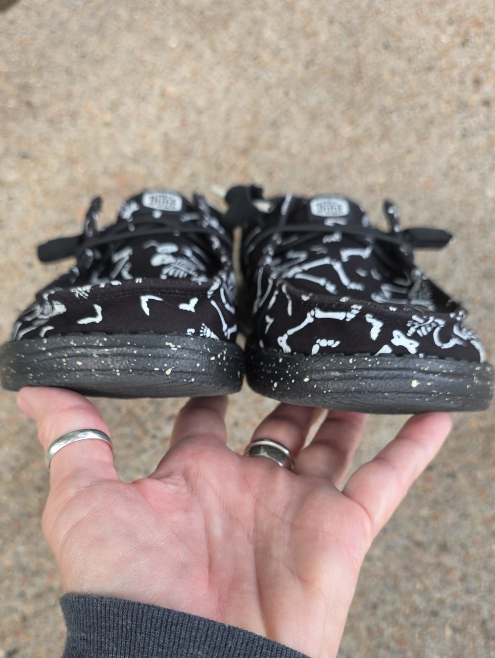 Hey Dude Wendy Skeletons Black Glow In The Dark Skulls Bats Halloween Size 7 - Picture 6 of 11